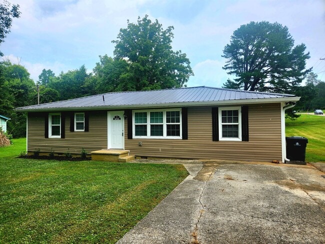 Building Photo - Large, family-friendly S. Knox 3br/2ba w office