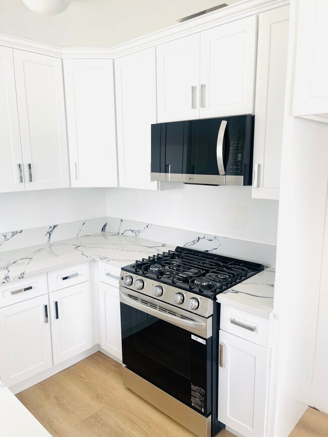 Photo - 5754 Vineland Ave