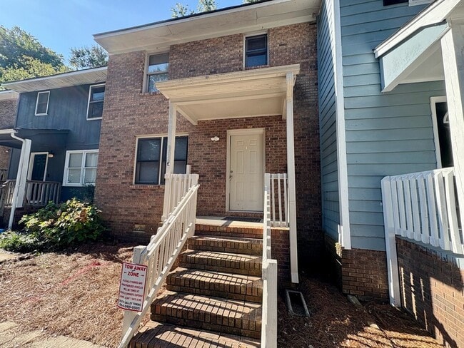 Building Photo - 902 Creekside Dr Rental