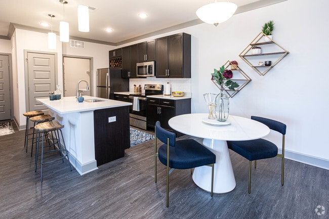 2HAB, 2BA - Área de comedor y cocina - Haven on Tucker