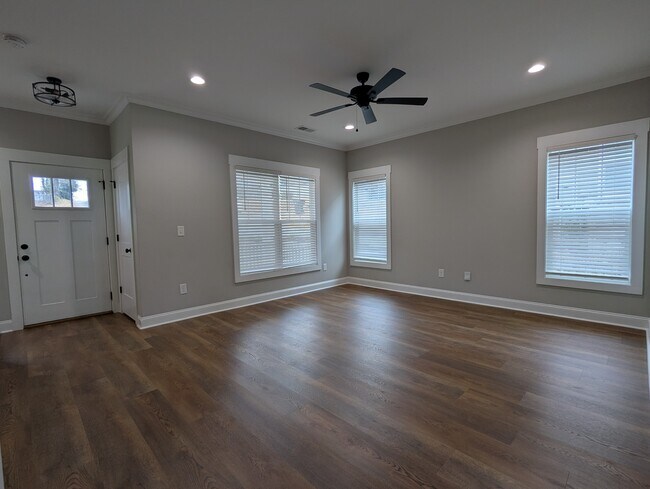 Photo - 568 Lowndes Hill Rd