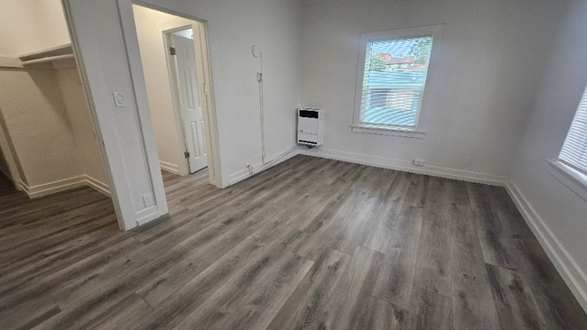 Building Photo - 815 S Lake St Rental