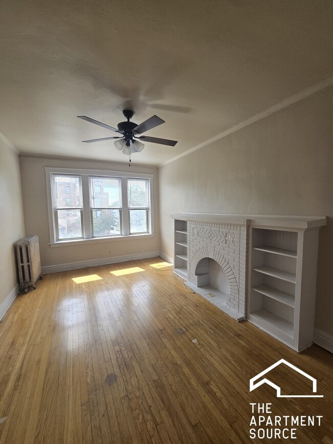 Building Photo - 4449 N Hamlin Ave Unit 3