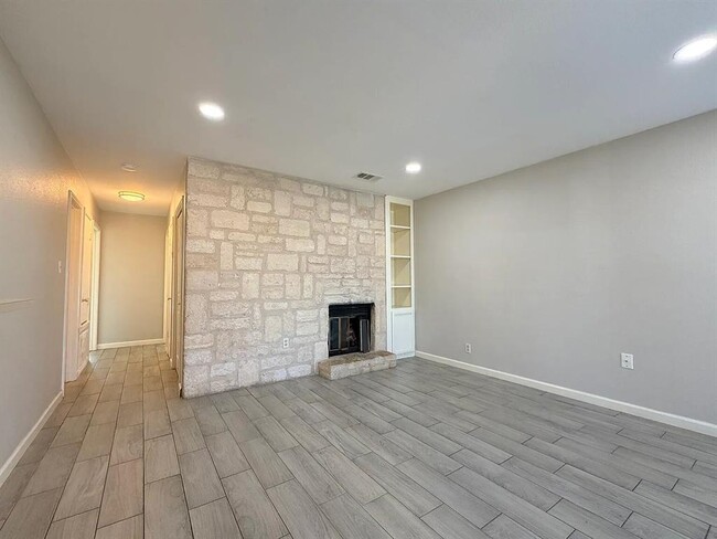 Photo - 209 E Noton St Unit 109