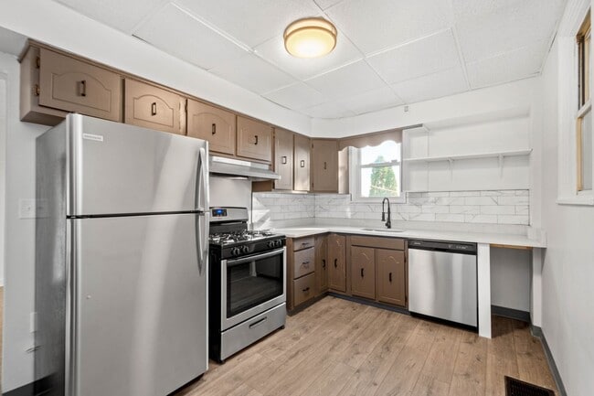 Building Photo - Stunning 3 bedroom home in Bon Air available September 1!