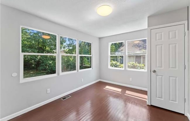 Photo - 2807 Quincy Ave