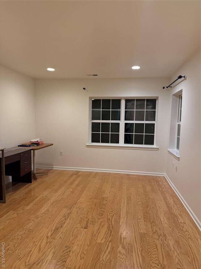 Photo - 2-16A Constitution Pl