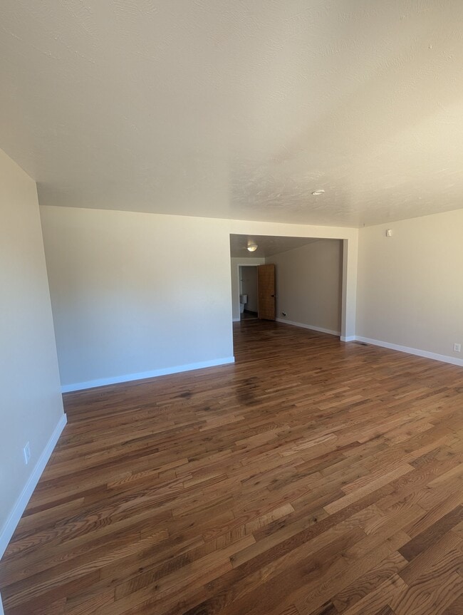 Photo - 183 W 1425 N