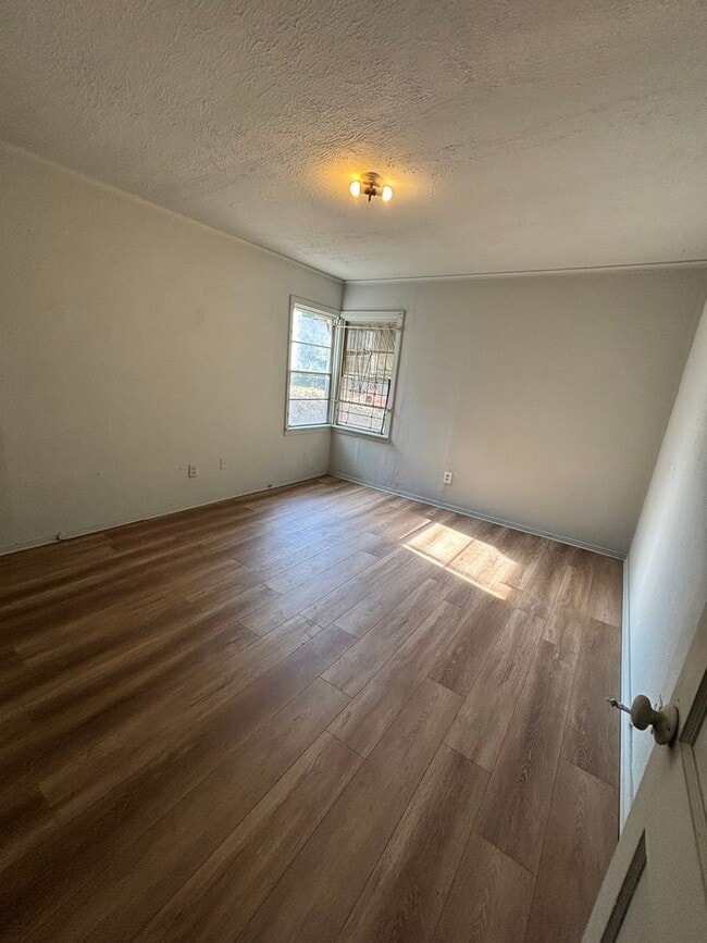 Photo - 1738 Ashton St