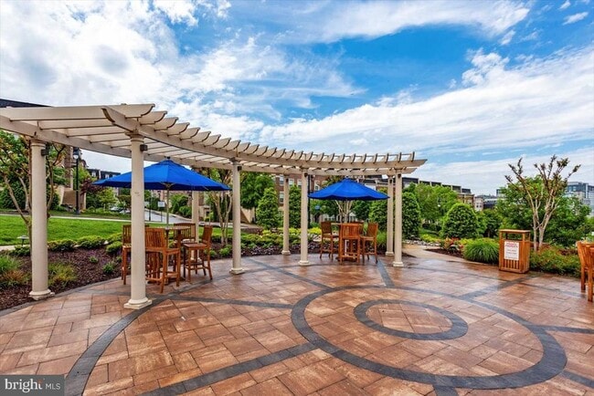 Photo - 512 Rampart Way