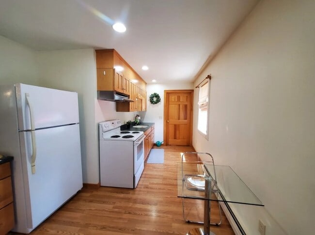 Photo - 474 Willow Brook Rd Unit B