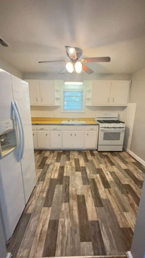 Photo - Large 2 Bedroom home with a Garage