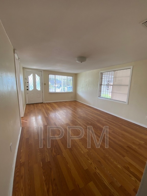 Photo - 818 W Buchanan St