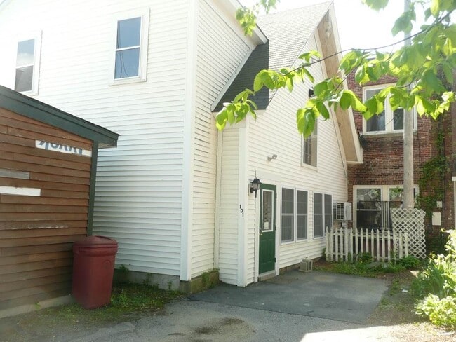 Building Photo - 101 Broad St Rental