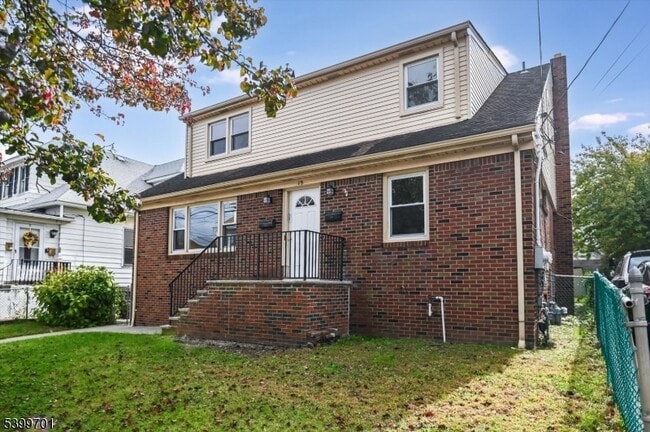 Photo - 13 Knapp Ave