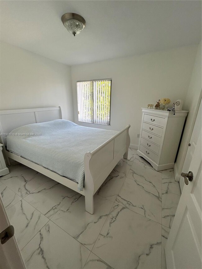 Building Photo - 16620 SW 101st Terrace Unit 01