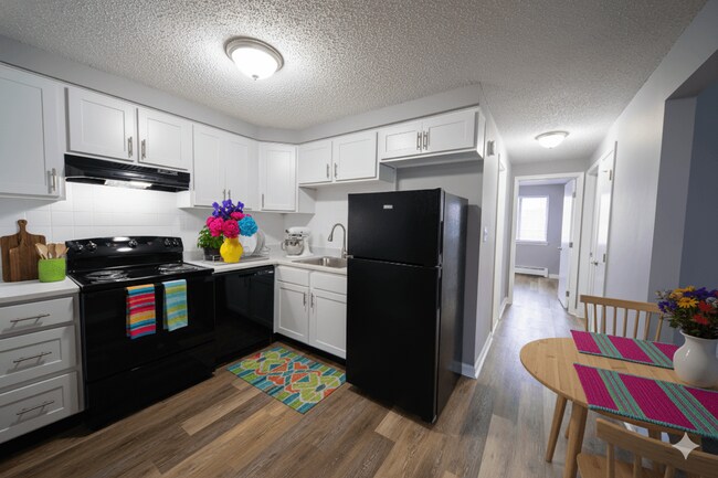 Lincoln Square Apartments