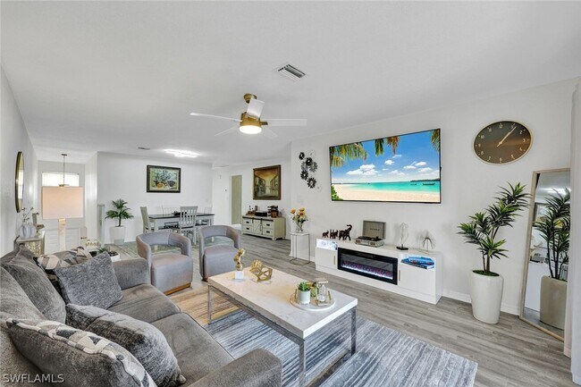 Photo - 1599 Trafalgar Ln