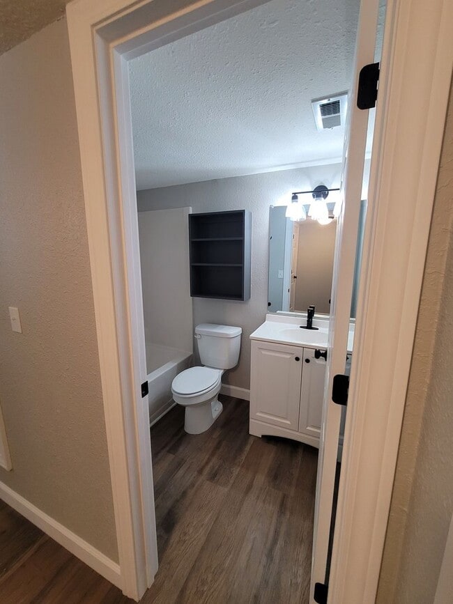 Photo - FULLY REMODELED 2 Bedroom Apartment Unidad 4973 Horseshoe Bend Pkwy 1A