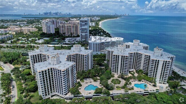 Building Photo - 1121 Crandon Blvd Unit E302 Rental