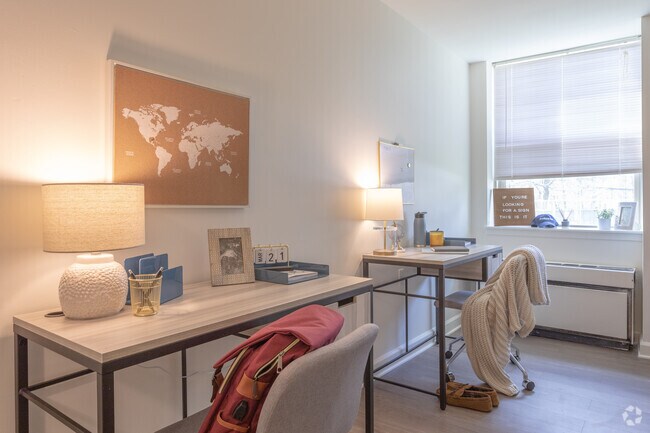 2BR, 2BA - 926 SF