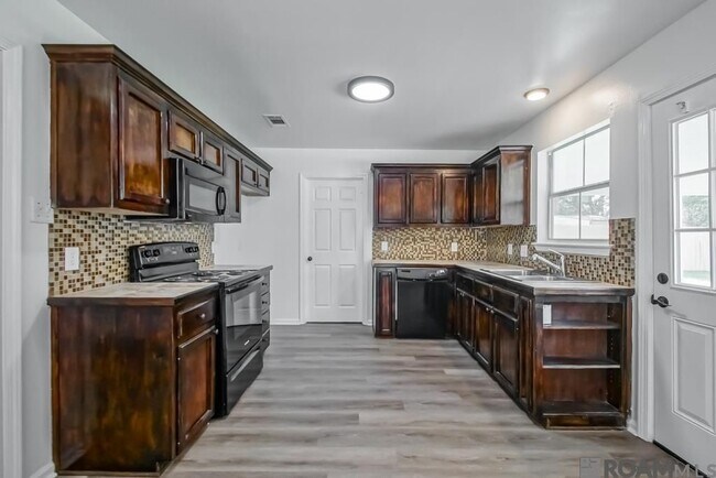 Photo - 14211 Parkridge Dr
