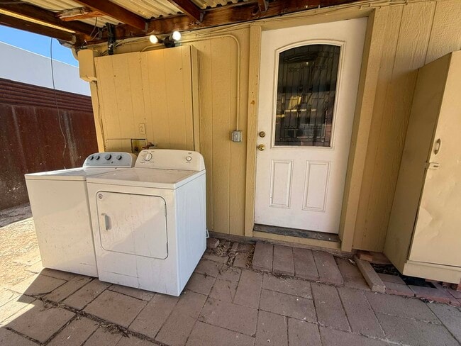 Photo - 1137 E Adelaide Dr