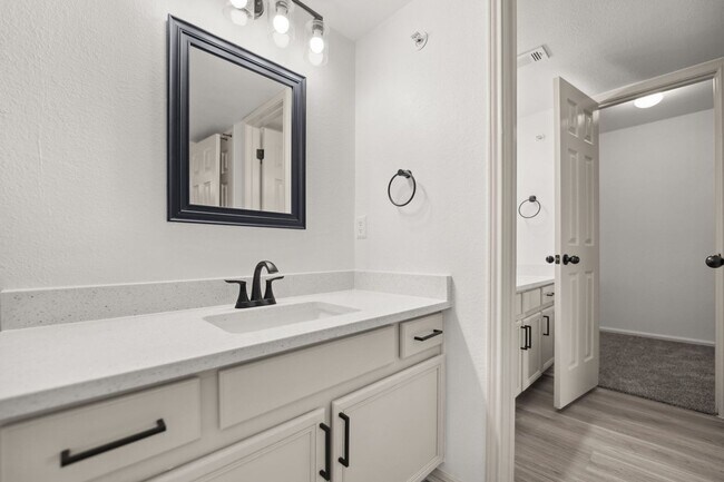 Photo - Spacious 2 Bedroom Luxury Apartment in Mid... Unidad 2105