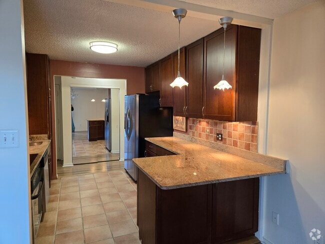 Building Photo - 2311 Pimmit Dr Unit 2311 Pimmit Dr. #204 Rental