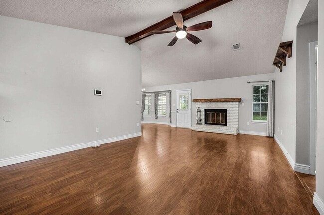 Photo - 202 Brittany Ln