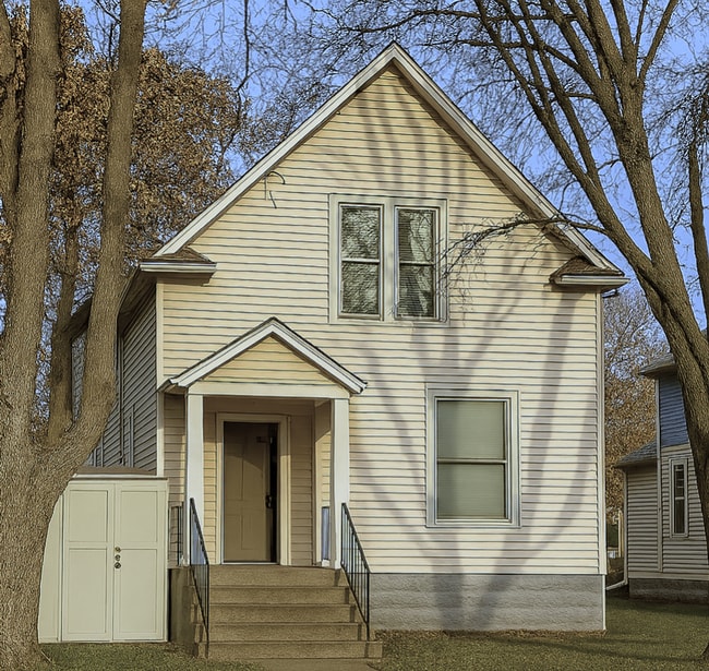 Building Photo - 2116 W Broadway Ave Unit 3