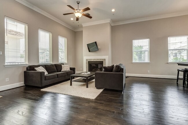 Photo - 1615 Shearn St