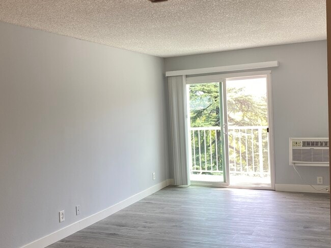 Photo - Monterey Apartments