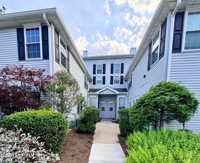 Photo - 743 Banyan Ct