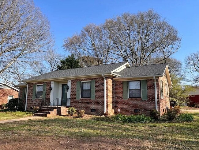 Photo - 102 Woodcliff Ct