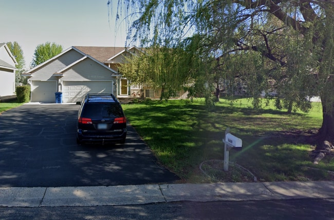 Building Photo - Spacious 5 Bedroom Home in Andover | Finished Walkout | 3-Car Garage