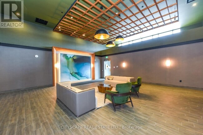 Photo - 450 Dundas St E Unit 323