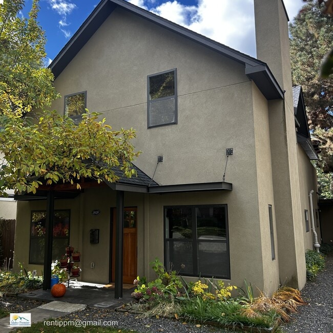 Photo - 1919 N 31st St