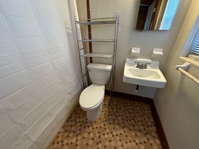 Photo - LAFAYETTE PARK PET FRIENDLY 1BR Unit B