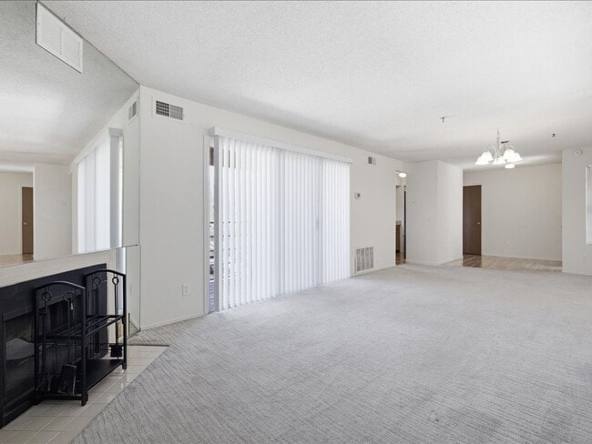Photo - Breathtaking Mountain Views from Dual Balconies – Spacious 2 Bed / 2 Bath