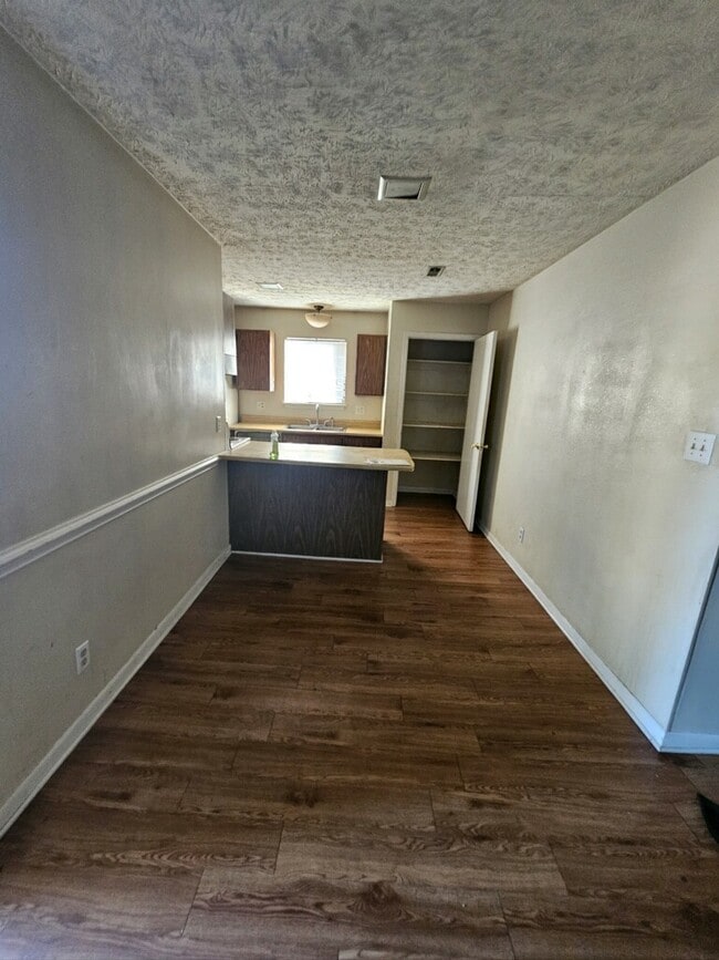 Photo - 933 Applewood Ln