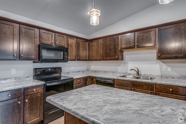 1 BR, 1 BA - 740SF