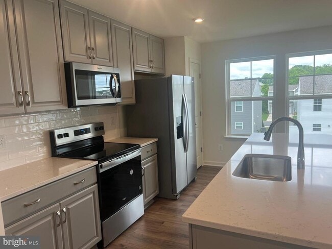Photo - 211 Clifton Mnr