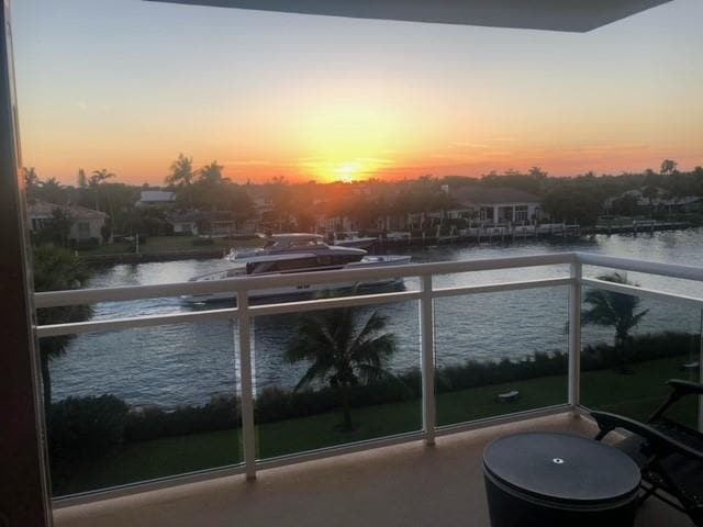 Photo - 1160 Hillsboro Mile Unit 305