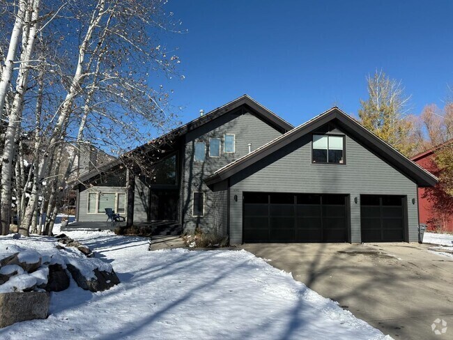 Building Photo - Beautiful Silver Springs Home