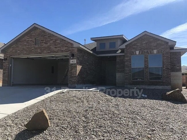 Photo - 912 Yancy St