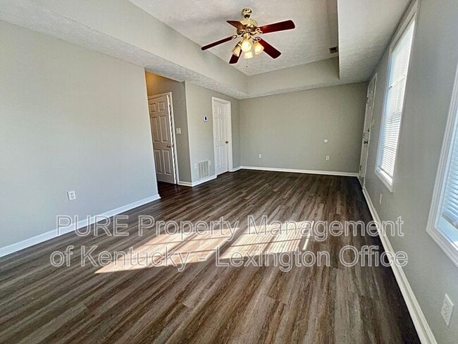 Photo - 2561 MacKenzie Ln