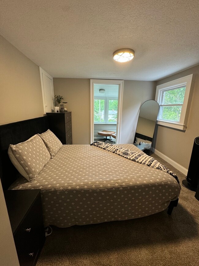 Upstairs bathroom - 17640 Larchwood Ave