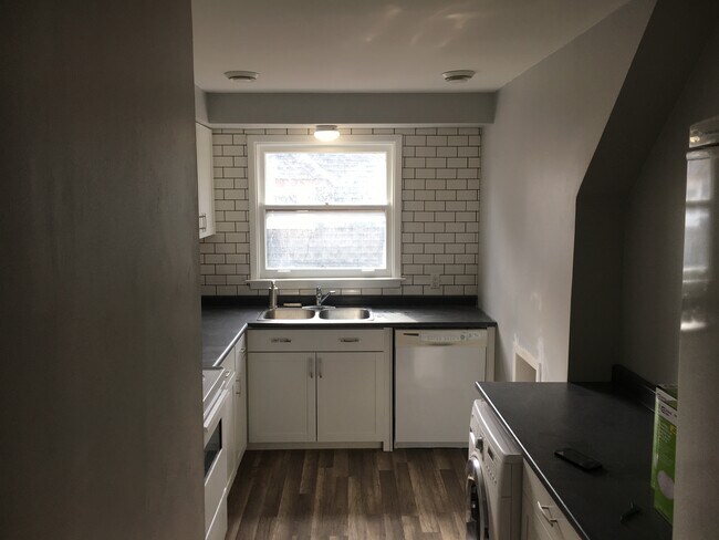 Photo - 311 Dufferin Av Unit 4