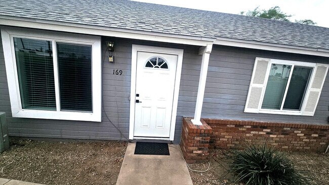 Building Photo - 5960 W Oregon Ave